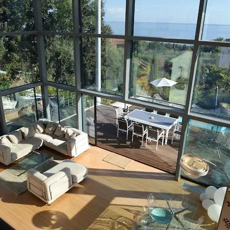Sleeps 10 Pool Air Con Wifi